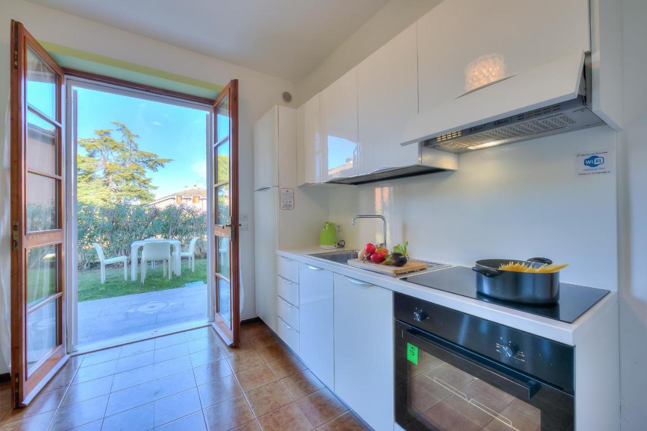 Villa Fiorita Apartments - Happy Rentals Sirmione Zewnętrze zdjęcie