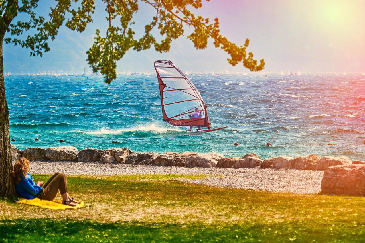 Villa Fiorita Apartments - Happy Rentals Sirmione Zewnętrze zdjęcie